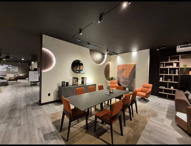 980M² SHOWROOM TO LET IN KRAMERVILLE
